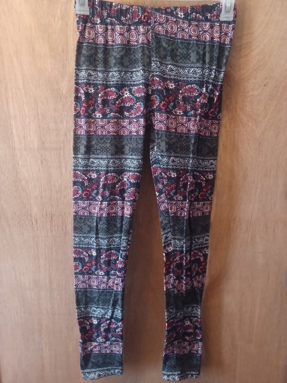 UK2LA Woman's Multicolor Slim Leg Pants